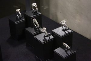 Zales Celebrates The Vera Wang Love Fashion Jewelry Collection