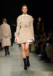 Burberry February 2017 Collection - Look 16