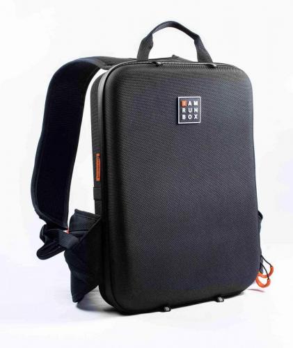 backpack-lite-black-running-to-work 