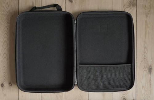 garment-carrier-open-empty-hardshell-material 